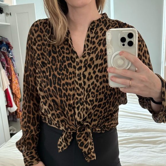 Leopard print blouse 🐆 - Picture 5 of 8